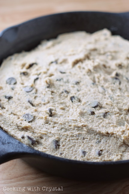 giant chocolate chip skillet cookie